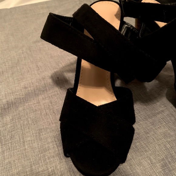 SHEIN Peep Toe Cross Strap Chunky Heels - Picture 3 of 4